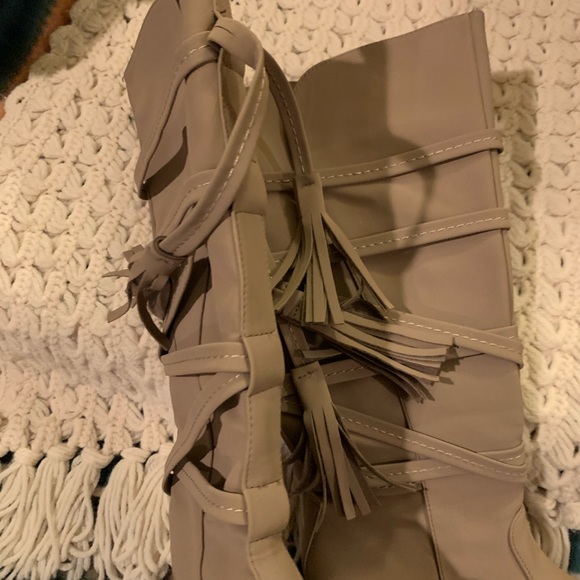 Detailed Rocking Boots - Picture 7 of 8